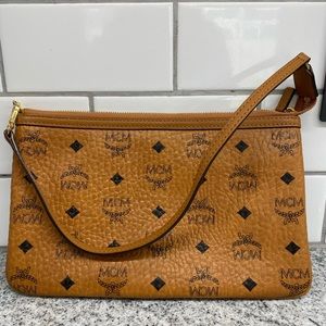 MCM clutch/wristlet 🤎
